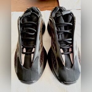 Adidas Yeezy 700 V3 "Clay Brown" sneakers.  Size 7.5.